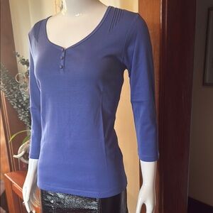 NWT northern reflections size small Women's Blue Top